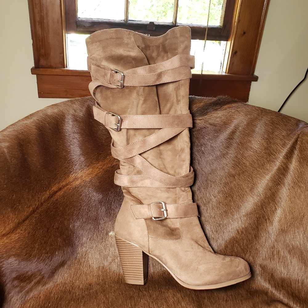 Torrid 10W Tall Boot